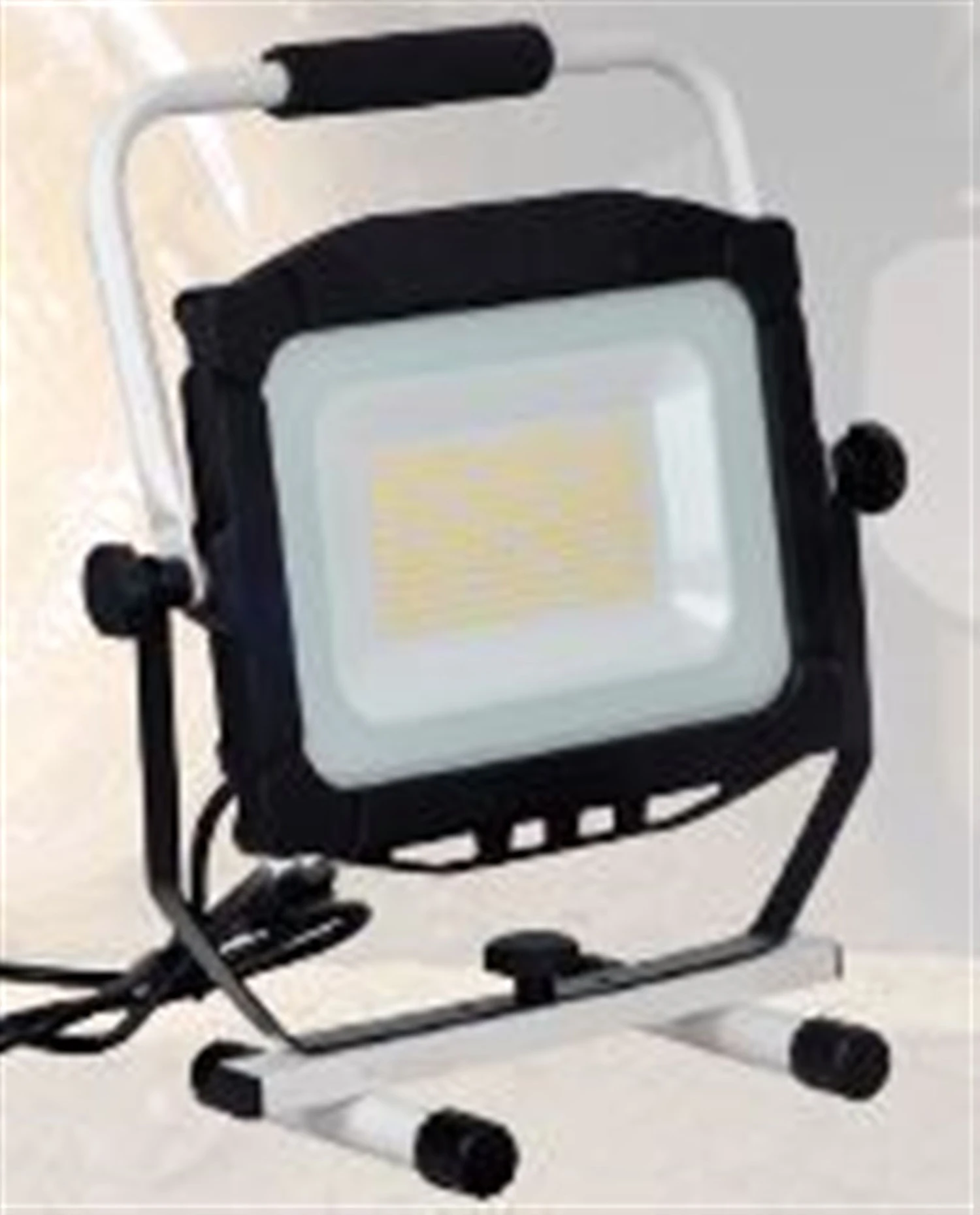 GT-LITE 10,000 Lumen LED Portable Work Light 3 GT-LITE 10,000 Lumen LED Portable Work Light